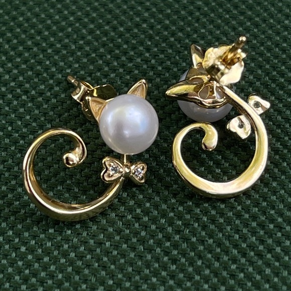 NEW 925S Real 6mm Cultured Freshwater Pearl Cat Shape Stud Earrings - Gold Tone - Picture 7 of 10